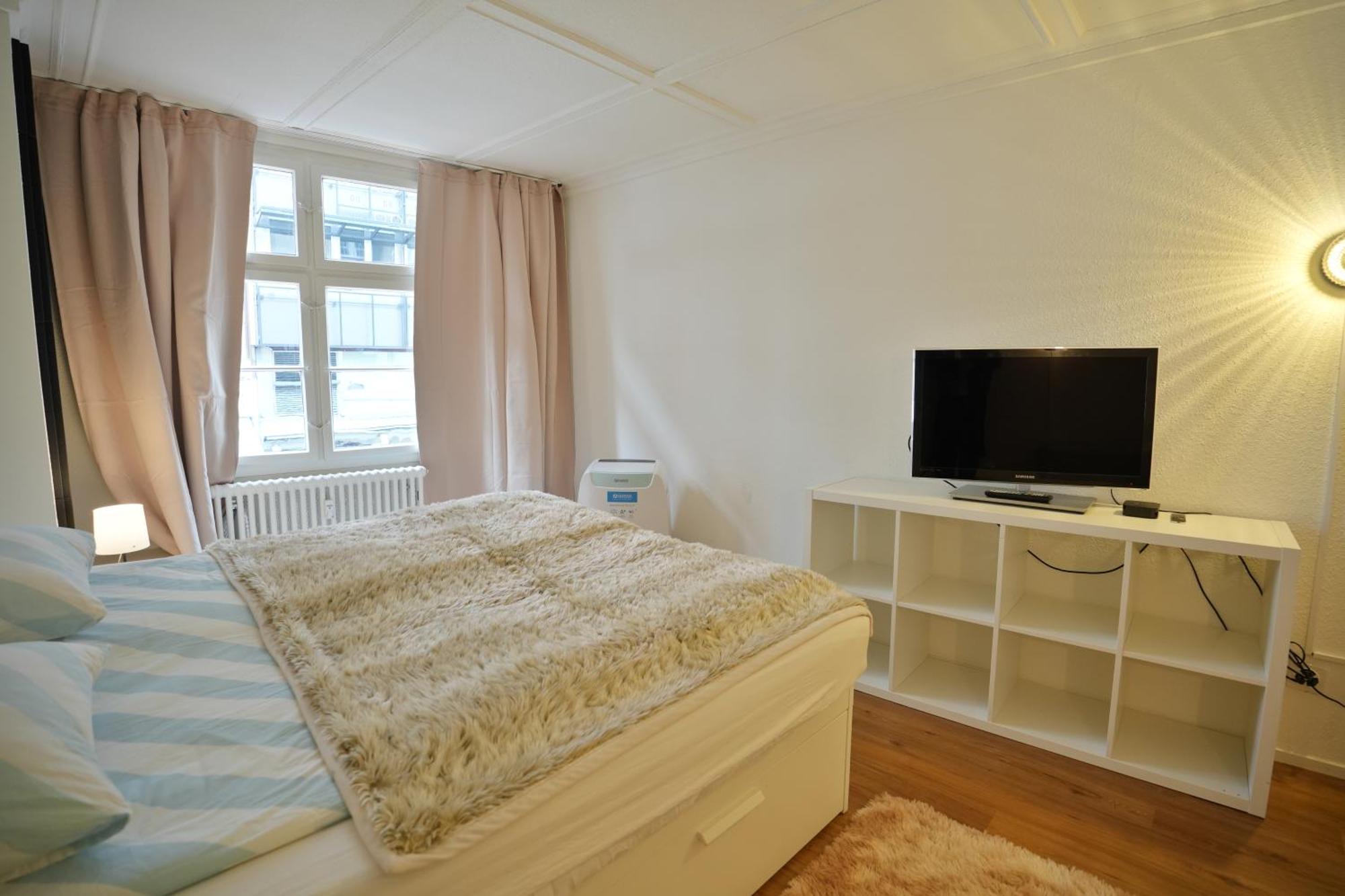 Cozy City Center, 4 Bedroom- 120Sq, 5Min Walk To Main Station Basel Bagian luar foto